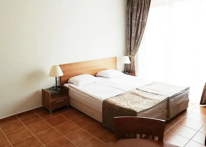 Apartmanhotel Efir *