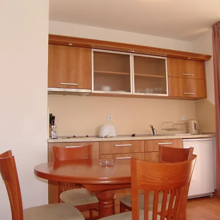 Efir Aparthotel *